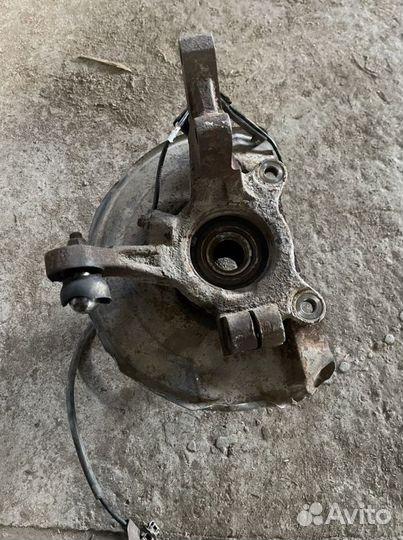 Поворотный кулак левый передний Lancer X 10