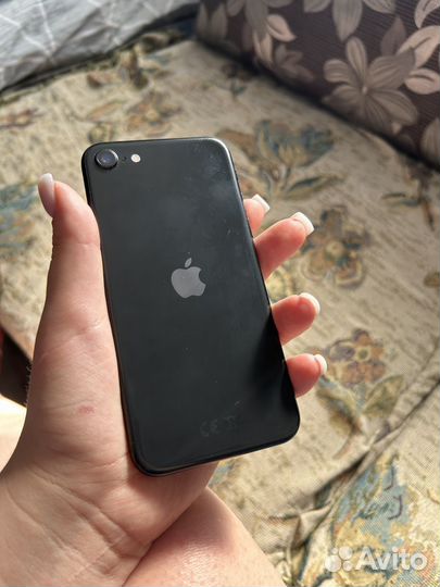 iPhone SE, 64 ГБ