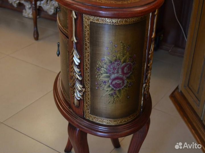 Тумбочка прикроватная новая