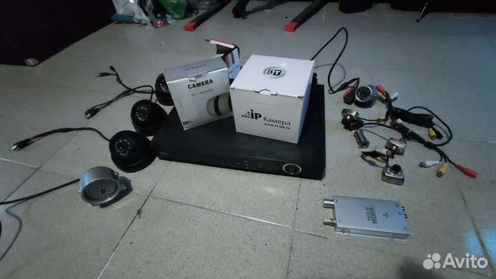 Гибридный видеорегистратор и камеры видеонаблюдени