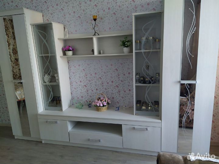 Гостиная с рисунком на зеркале Ясень анкор светлый