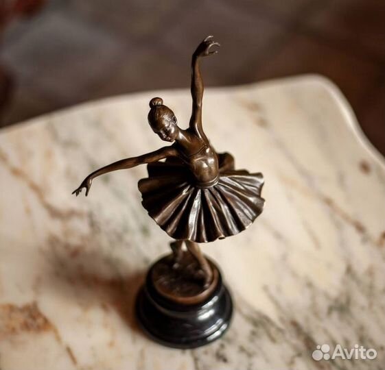 Бронзовая статуэтка