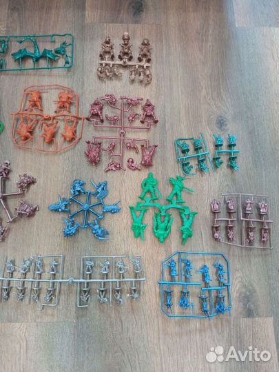 Наборы солдатиков на литниках