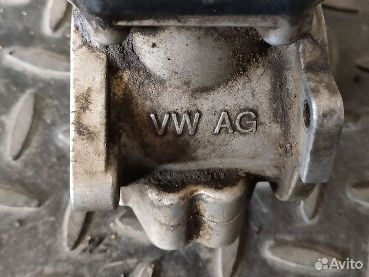 Клапан рециркуляции газов EGR Volkswagen Passat B6