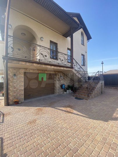 Коттедж 318,9 м² на участке 6,3 сот.