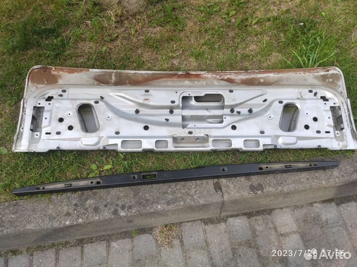 Нижняя дверь багажника бмв Х5 е 53
