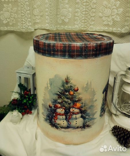 Продаю большой новогодний короб