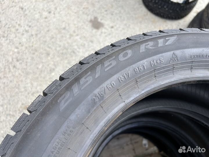 Pirelli Formula Ice FR 215/50 R17 95T