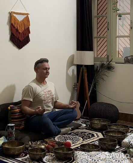 Звукотерапия поющими гималайскими чашами