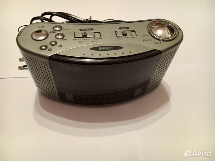 Радиочасы радиобудильник Vitek