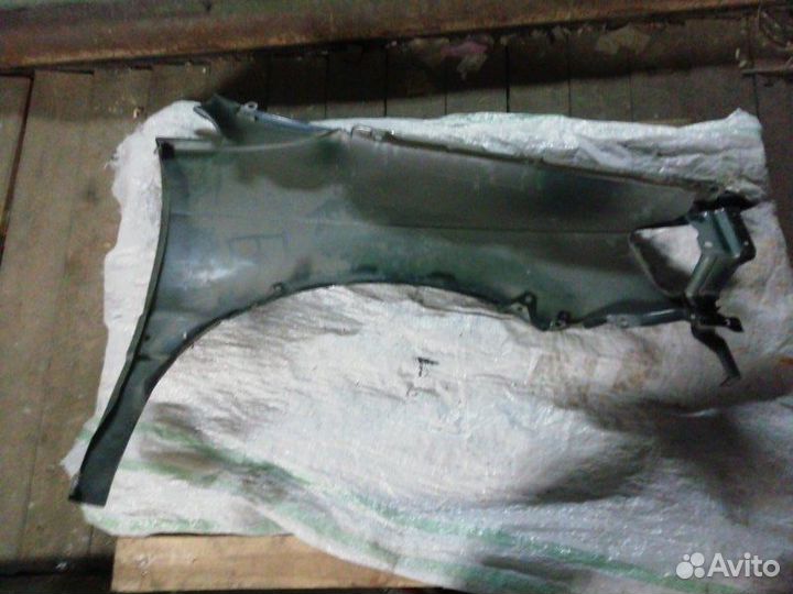 Крыло переднее левое Mitsubishi Space Runner N10