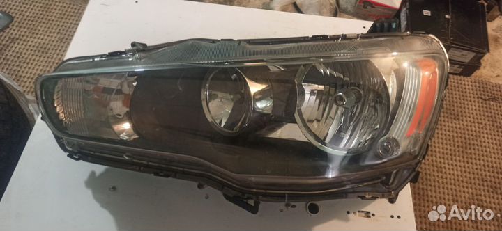 Фара правая на mitsubishi lancer 10