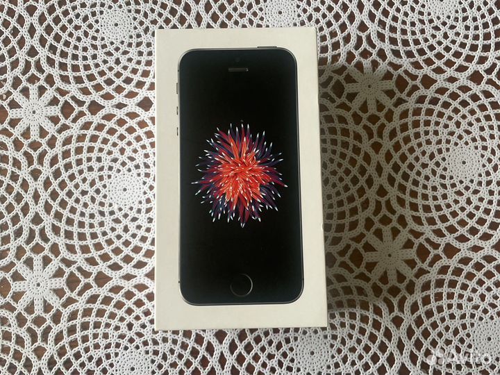 Коробка от iPhone se 2016