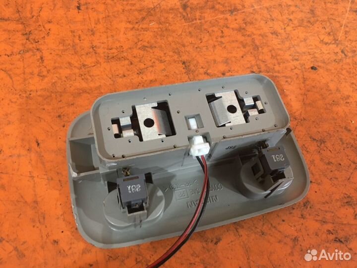 Плафон салона Nissan Bassara JTU30