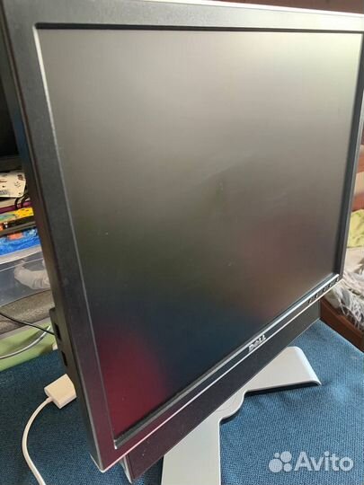 Монитор Dell 19