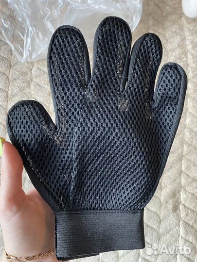 Перчатка для вычесывания шерсти