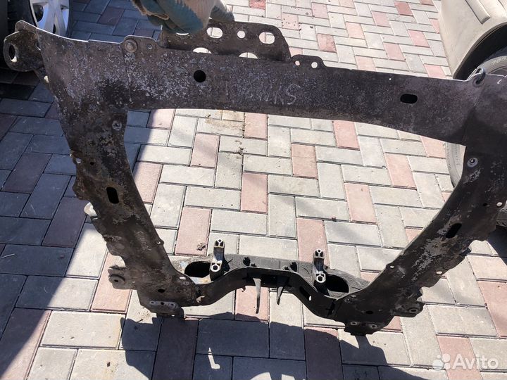 Подрамник на renault clio,simbol