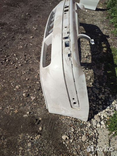 Передний бампер golf 4 белый новый