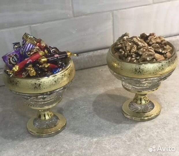 Конфетница на ножке