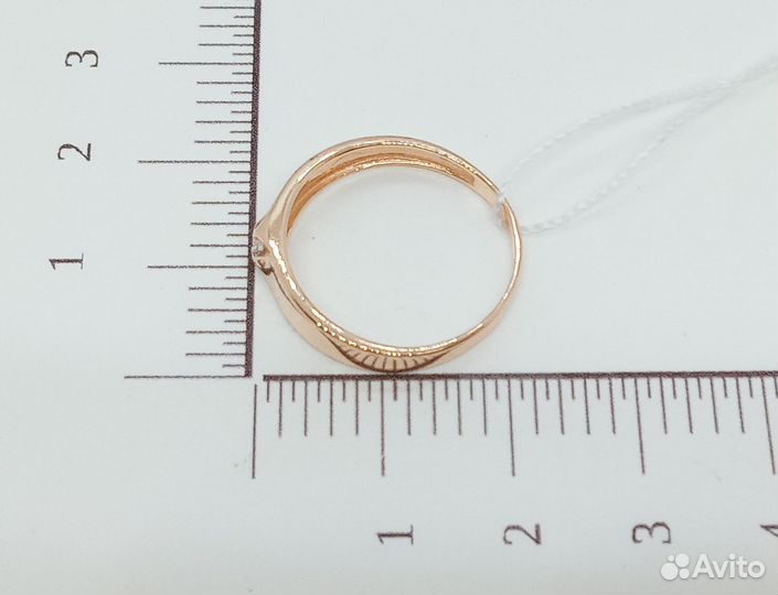 Золотое кольцо с камнем 18р