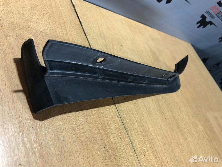 Уплотнитель капота левый Рено Меган 3