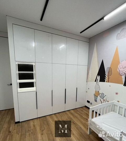 Шкаф с зеркалом