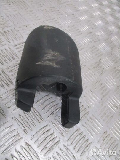 Крышка нижняя стойки зеркала isuzu 8980318060