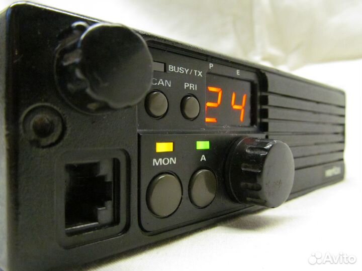 Старинная VHF радиостанция yaesu FTL-2011