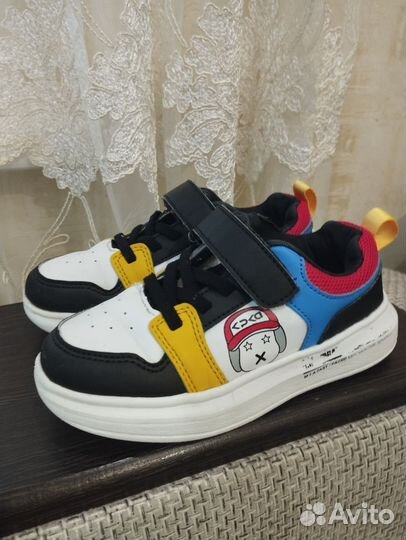 Кроссовки детские. Размер 30