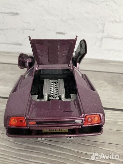 Модель автомобиля Lamborghini Diablo 1:24