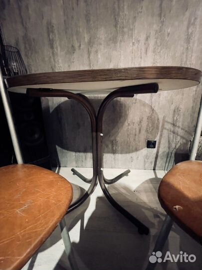 Стол со стульями