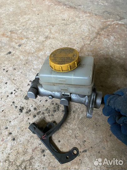 Главный тормозной цилиндр Subaru