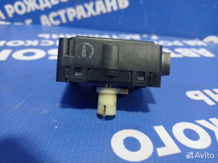 Моторчик заслонок отопителя Audi A8 седан ABZ 1996