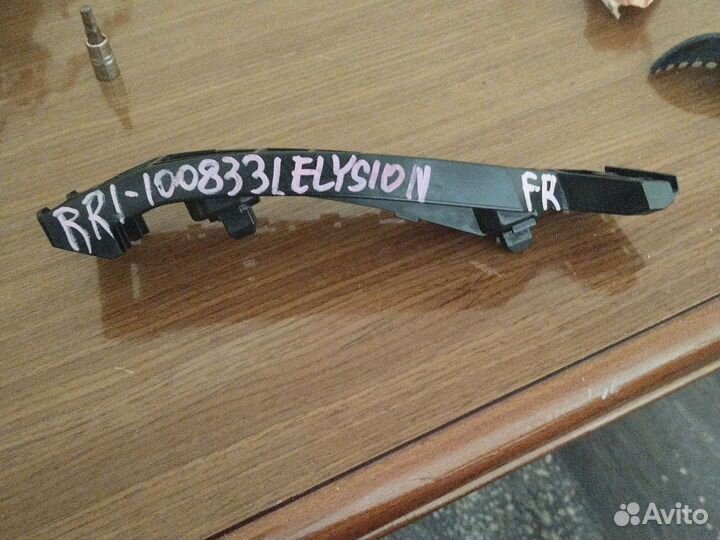 Крепление бампер Honda Elysian передний левый