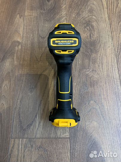 Аккумуляторная дрель шуруповерт Dewalt DCD701M