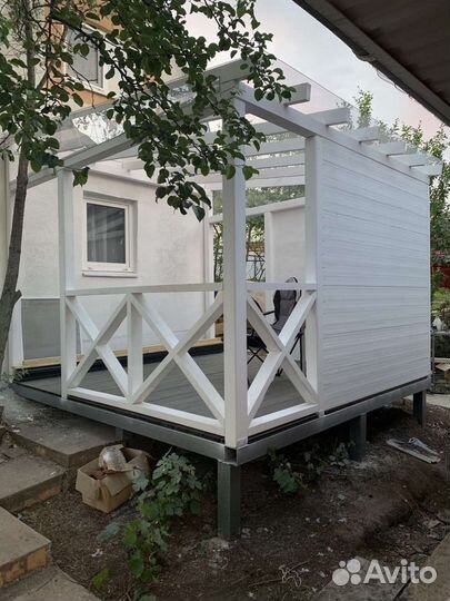 Уютная беседка из дерева для дружной семьи)