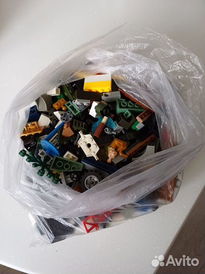 Продам детали лего конструктора