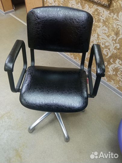 Парикмахерское кресло