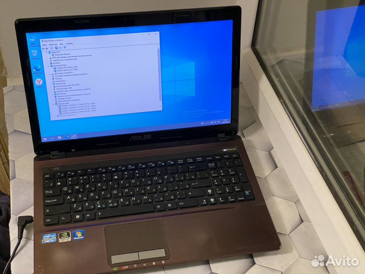 Ноутбуе Asus i3;520m