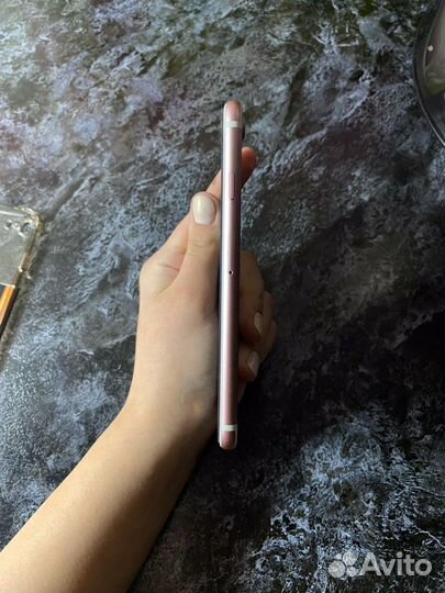 Телефон iPhone 7