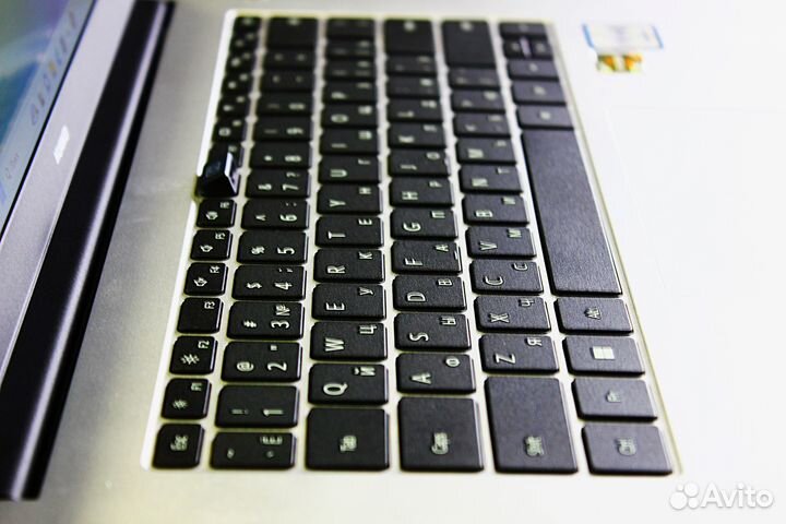 Ультрабук Huawei с нереально красочным экраном