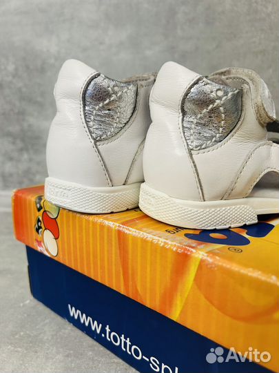 Сандалии Тотта 25