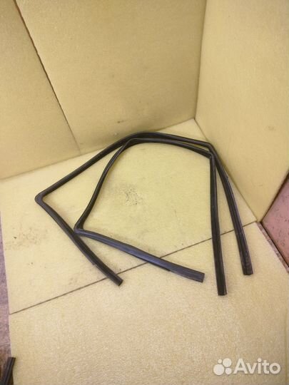 Astra h передний L/R уплотнитель стекла двери