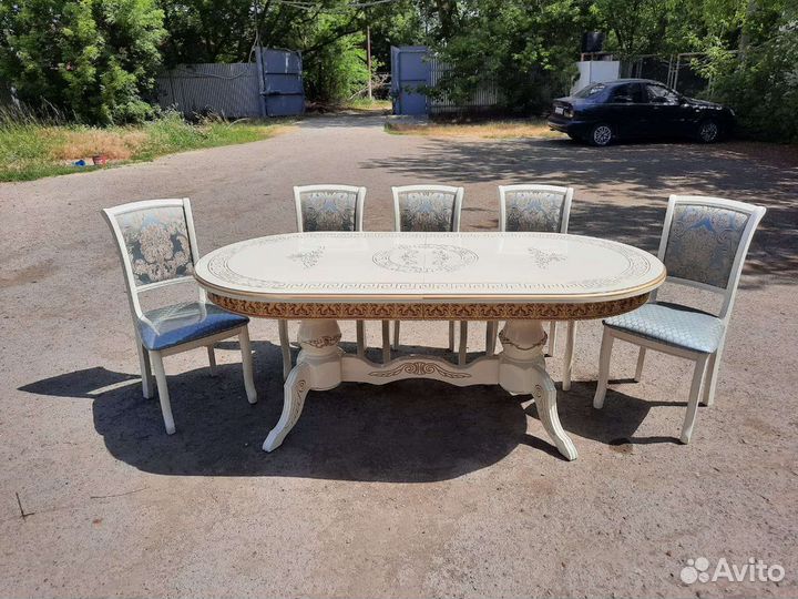 Стол и стулья