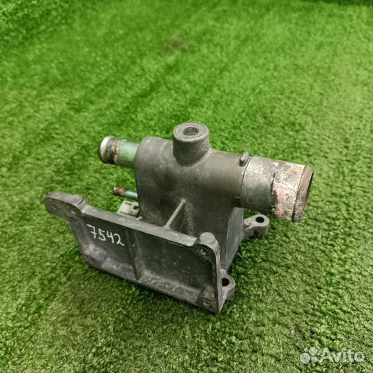 Фланец (тройник) системы охлаждения Ford Focus 2