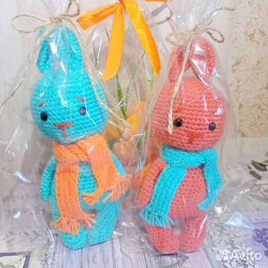 Вязанные игрушки зайка