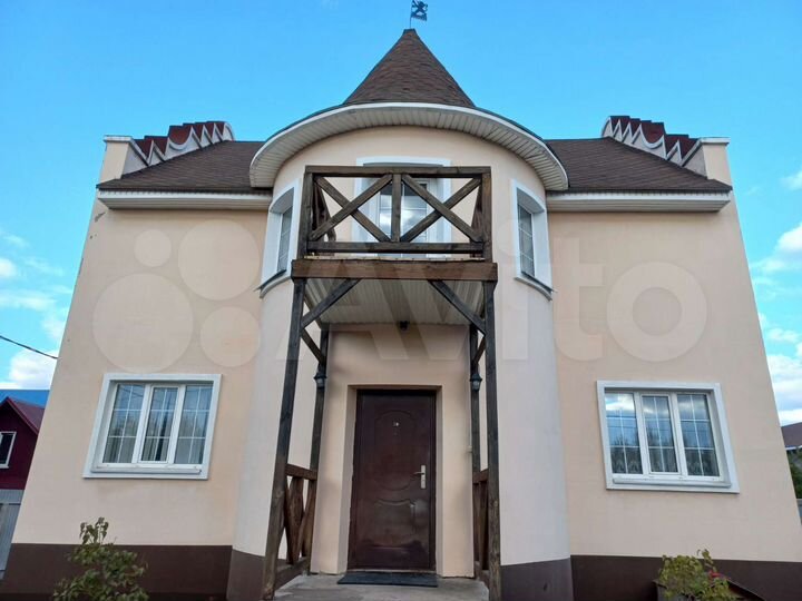 Коттедж 180 м² на участке 8 сот.