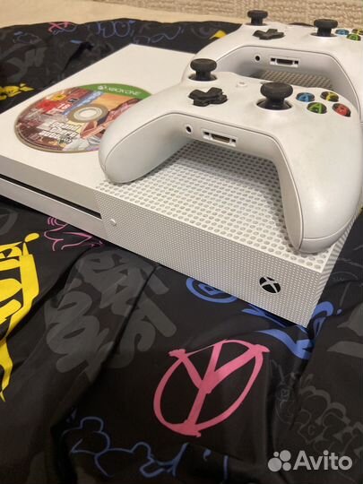 Xbox One s 2 геймпада 1tb