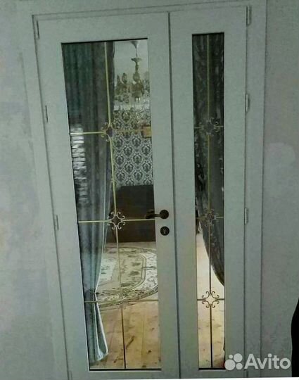 Алюминиевые двери двухстворчатые в рассрочку