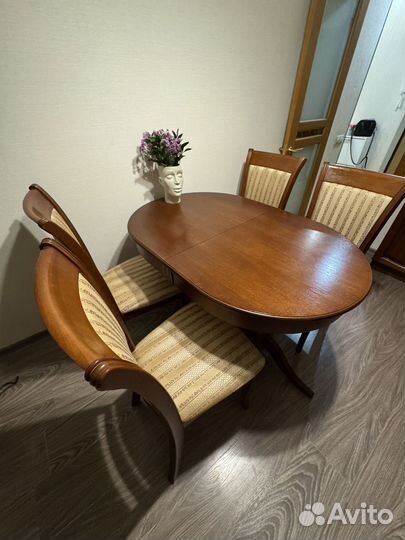 Обеденная группа из массива